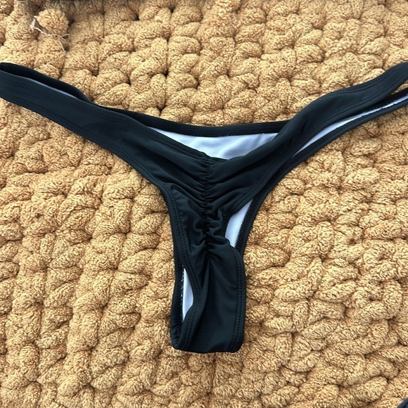 2 piece bikini - Picture 3 of 5